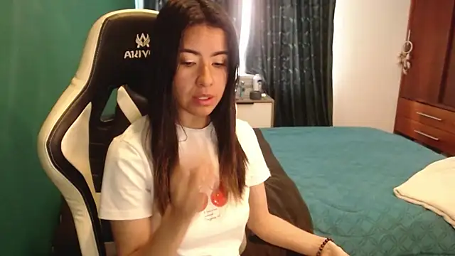 Snapshot of alice_middlee chatting on February 25, 2026, 2:59 pm alice middlee online show from February 25, 2026, 2:59 pm