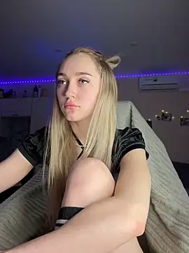 Snapshot of Good__Girl_ chatting on February 8, 2026, 6:22 pm Good Girl online show from February 8, 2026, 6:22 pm