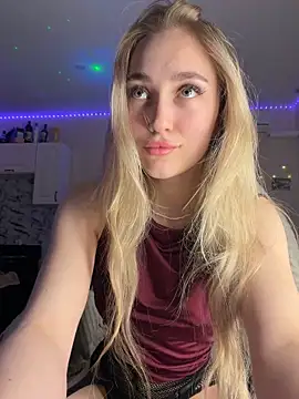 Snapshot of Good__Girl_ chatting on February 16, 2026, 3:52 pm Good Girl online show from February 16, 2026, 3:52 pm