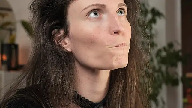 yulladao online show from October 19, 2025, 4:18 pm