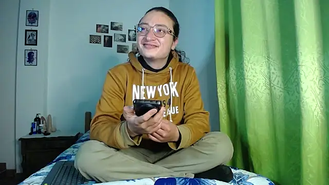 monkeywillwhite online show from November 14, 2025, 5:17 am