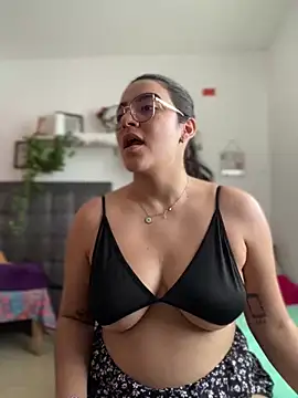 Lia flowers online show from January 15, 2025, 6:40 pm