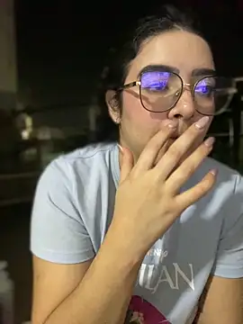 Lia flowers online show from January 28, 2025, 4:50 am