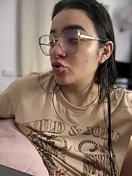 Lia flowers online show from March 15, 2025, 2:14 am