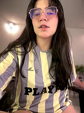 Lia flowers online show from October 17, 2025, 5:10 am