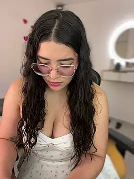 Lia flowers online show from February 14, 2026, 11:12 pm