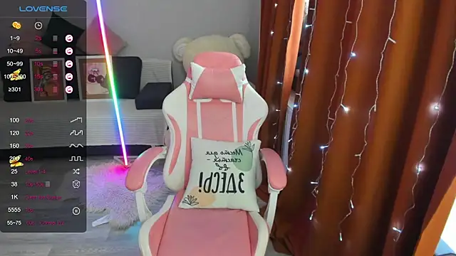 Snapshot of Queen_baby chatting on February 6, 2026, 3:22 am Queen baby online show from February 6, 2026, 3:22 am