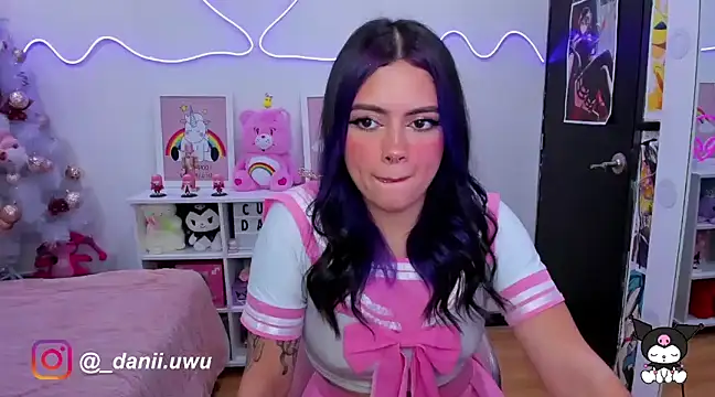 Snapshot of CuteDani_ chatting on December 9, 2024, 1:51 am CuteDani online show from December 9, 2024, 1:51 am