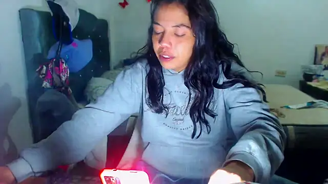 AmaraRoberts420 online show from November 19, 2025, 1:27 am