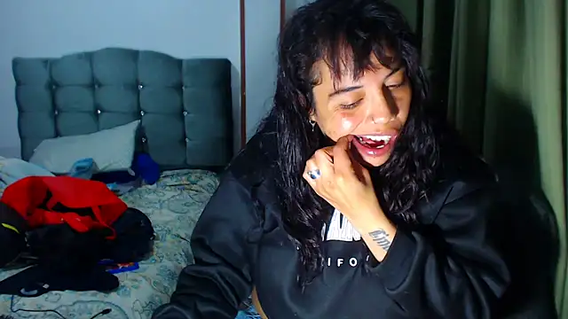 AmaraRoberts420 online show from January 14, 2026, 3:34 am