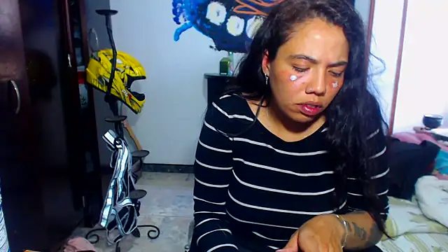 AmaraRoberts420 online show from April 12, 2026, 9:42 pm