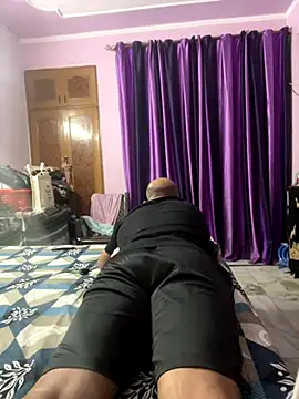 Dick 6inches online show from October 2, 2025, 1:07 pm