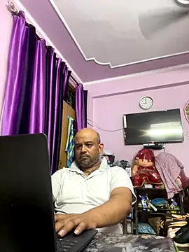 Dick 6inches online show from November 3, 2025, 3:24 pm