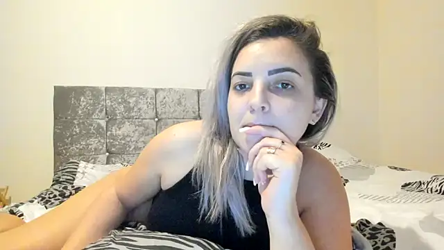 leilahot14 online show from January 15, 2025, 2:24 pm