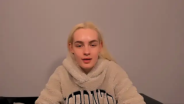 Snapshot of OliviaKisss chatting on March 26, 2026, 8:14 pm OliviaKisss online show from March 26, 2026, 8:14 pm