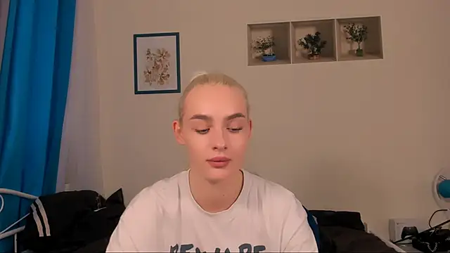 Snapshot of OliviaKisss chatting on May 31, 2026, 3:08 pm OliviaKisss online show from May 31, 2026, 3:08 pm