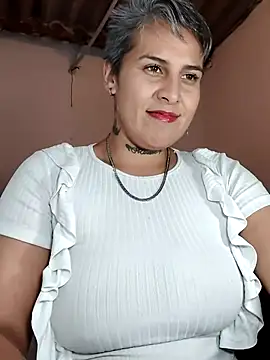 Snapshot of Yessi_rousse chatting on June 3, 2026, 2:14 am Yessi rousse online show from June 3, 2026, 2:14 am