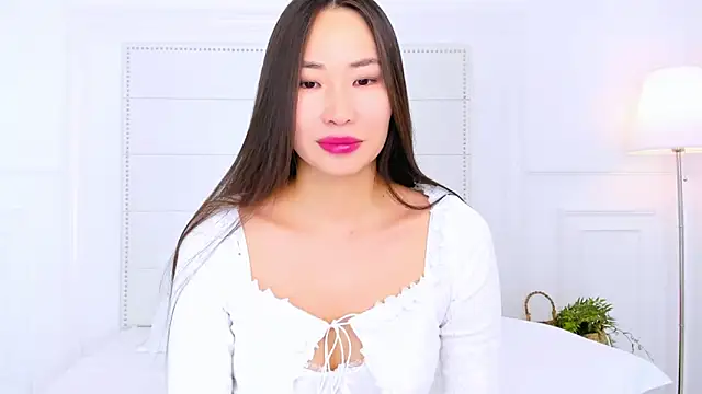 NaomiYuu online show from November 21, 2025, 2:43 am