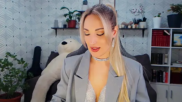 MillaXQueen online show from February 27, 2026, 12:49 pm