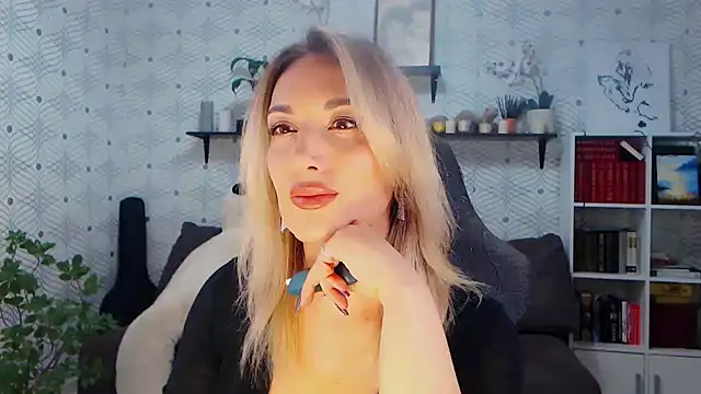 MillaXQueen online show from May 14, 2026, 11:17 am
