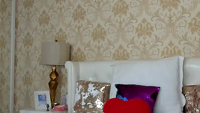 JuliaHunts online show from January 18, 2026, 6:28 am