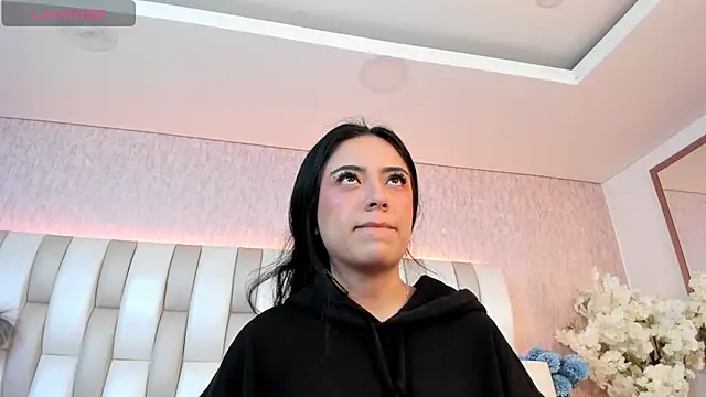 Rebeca jones online show from March 4, 2025, 1:06 pm