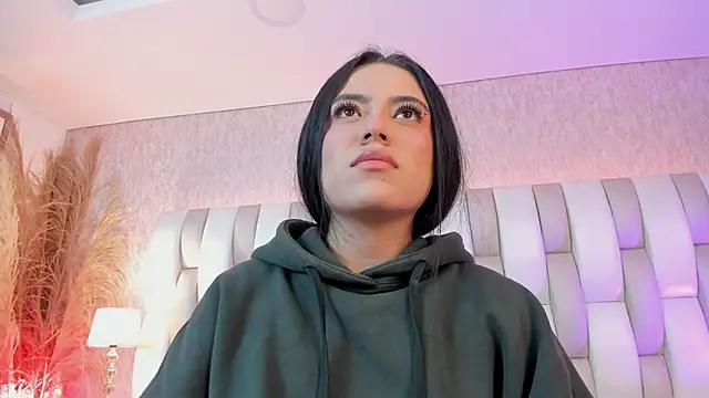 Rebeca jones online show from February 17, 2026, 12:12 pm