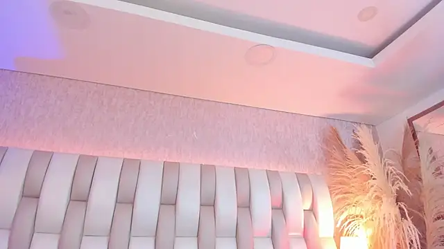 Rebeca jones online show from March 5, 2026, 12:12 pm