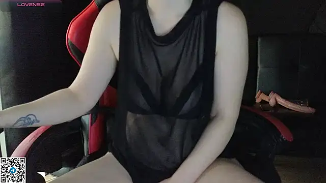 Mia G0ld online show from November 13, 2025, 3:33 pm