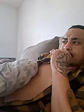 Snapshot of hungpenis210 chatting on January 17, 2026, 3:17 pm hungpenis210 online show from January 17, 2026, 3:17 pm