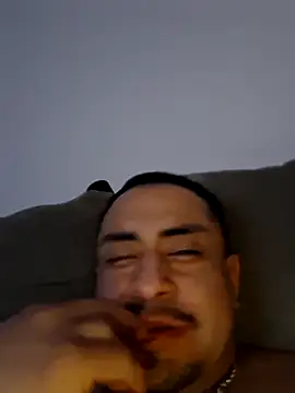 Snapshot of hungpenis210 chatting on February 8, 2026, 2:15 am hungpenis210 online show from February 8, 2026, 2:15 am