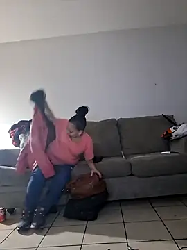 Snapshot of hungpenis210 chatting on February 9, 2026, 3:54 am hungpenis210 online show from February 9, 2026, 3:54 am