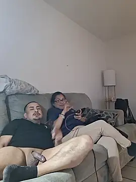 Snapshot of hungpenis210 chatting on February 14, 2026, 5:37 am hungpenis210 online show from February 14, 2026, 5:37 am