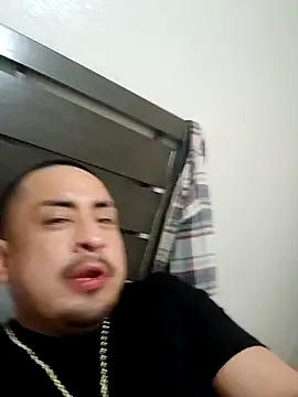 Snapshot of hungpenis210 chatting on February 26, 2026, 1:26 am hungpenis210 online show from February 26, 2026, 1:26 am