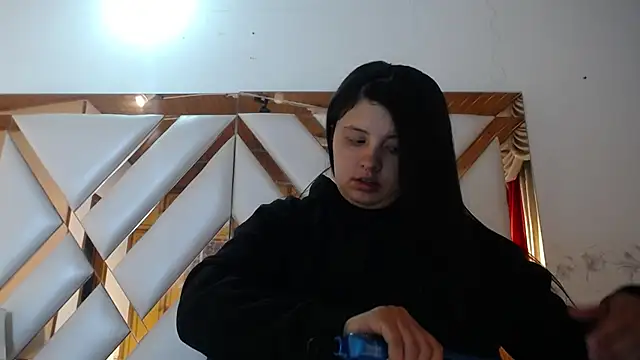 nathaly low1 online show from April 9, 2026, 12:54 pm