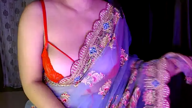 janifer001 online show from November 23, 2025, 9:25 pm