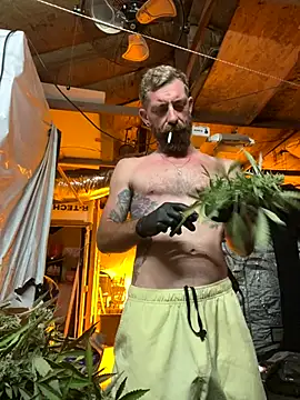 Snapshot of mandjpuff2 chatting on September 25, 2025, 6:28 am mandjpuff2 online show from September 25, 2025, 6:28 am