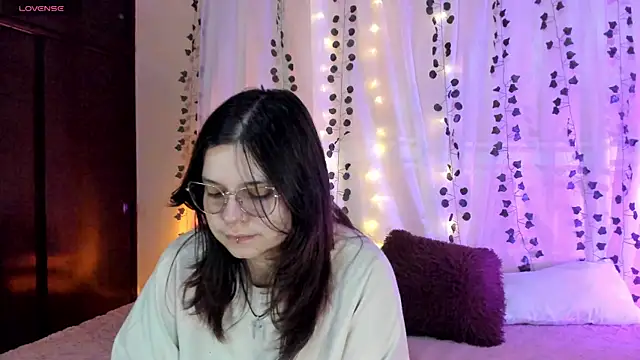 Mey moon online show from December 11, 2024, 8:18 pm