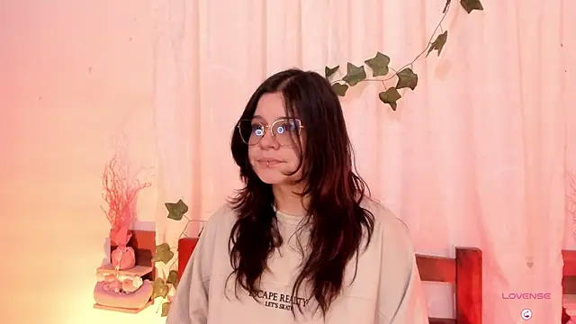 Mey moon online show from February 15, 2025, 8:22 pm