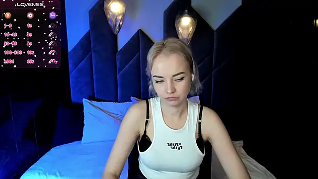 Snapshot of StephanieSweety chatting on February 18, 2025, 5:10 pm StephanieSweety online show from February 18, 2025, 5:10 pm