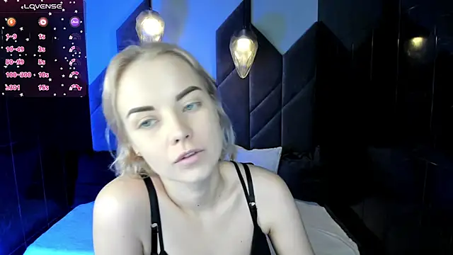 Snapshot of StephanieSweety chatting on February 24, 2025, 1:53 pm StephanieSweety online show from February 24, 2025, 1:53 pm