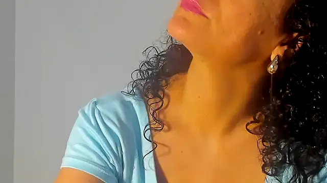 Sami Hotie1 online show from December 2, 2025, 6:14 pm