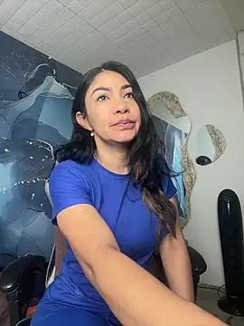 luzcastillo07 online show from May 25, 2026, 2:17 am
