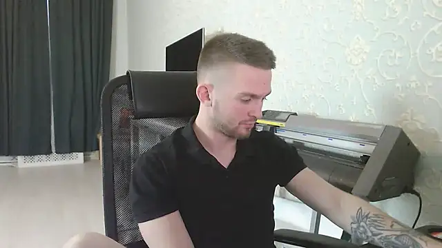 Marselle Laker online show from November 12, 2025, 1:44 pm