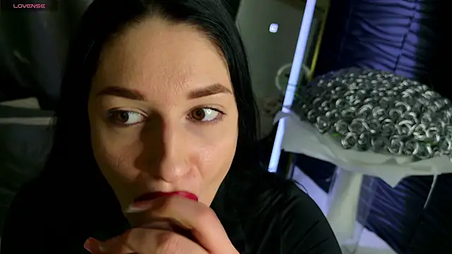 moniqque online show from February 12, 2025, 8:38 am