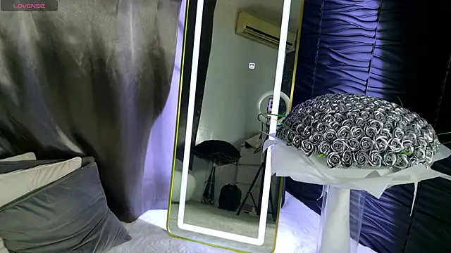 moniqque online show from February 13, 2025, 11:50 am