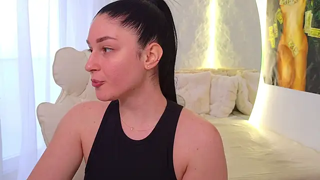 moniqque online show from April 11, 2026, 1:59 pm