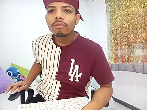 danidiazto2023 online show from February 14, 2025, 8:48 pm