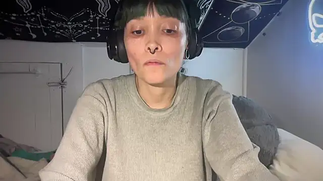 Snapshot of FRRANNKIE chatting on December 16, 2024, 1:00 pm FRRANNKIE online show from December 16, 2024, 1:00 pm