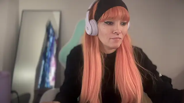 Snapshot of FRRANNKIE chatting on February 7, 2026, 6:33 pm FRRANNKIE online show from February 7, 2026, 6:33 pm